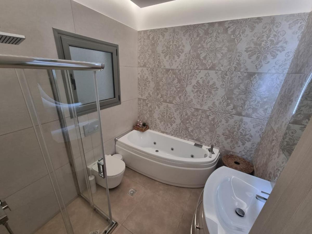 Agora Luxury Apartment 1 Loutraki  Exterior photo